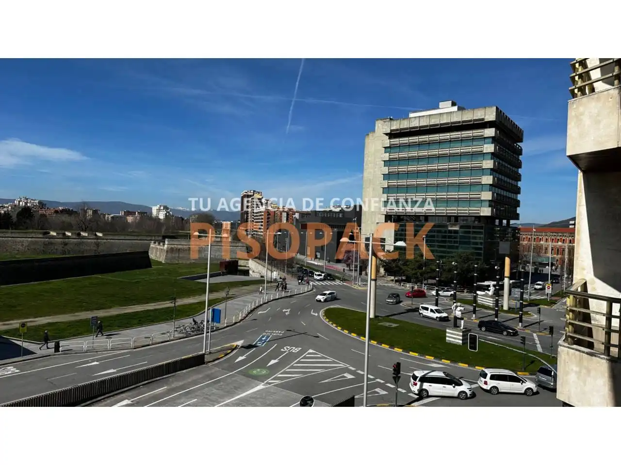 Vista exterior de Piso en venta en  Pamplona / Iruña con Calefacción, Terraza y Balcón