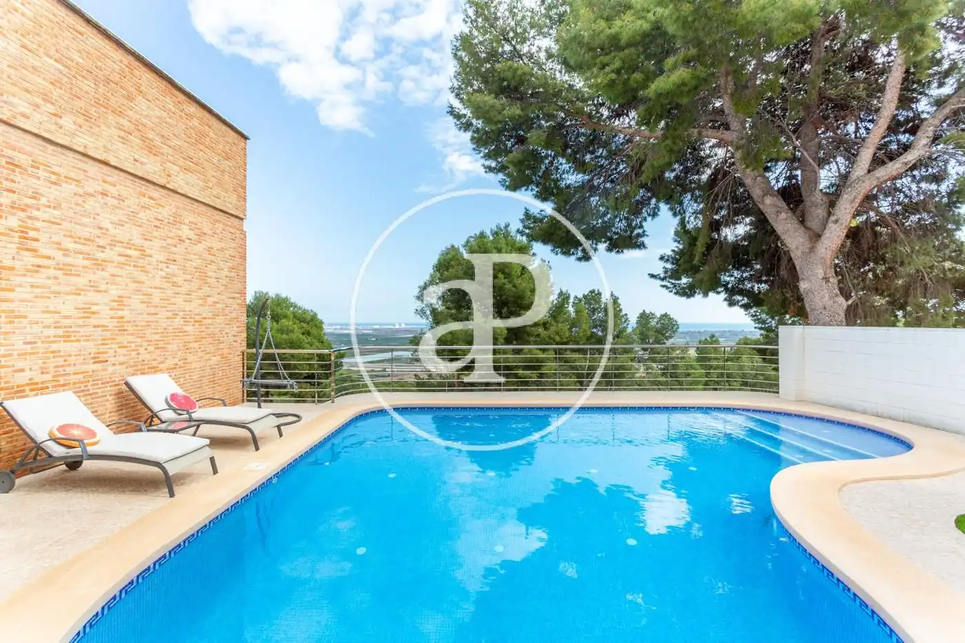 Piscina de Casa o xalet en venda en Sagunto / Sagunt amb Aire condicionat, Calefacció i Jardí privat