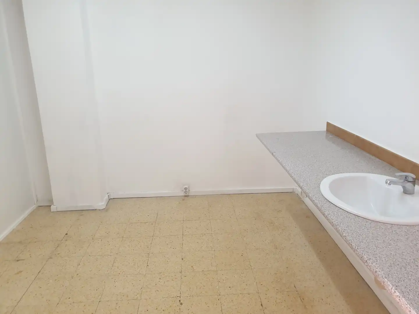 Cocina de Oficina de alquiler en Barcelona con Terraza