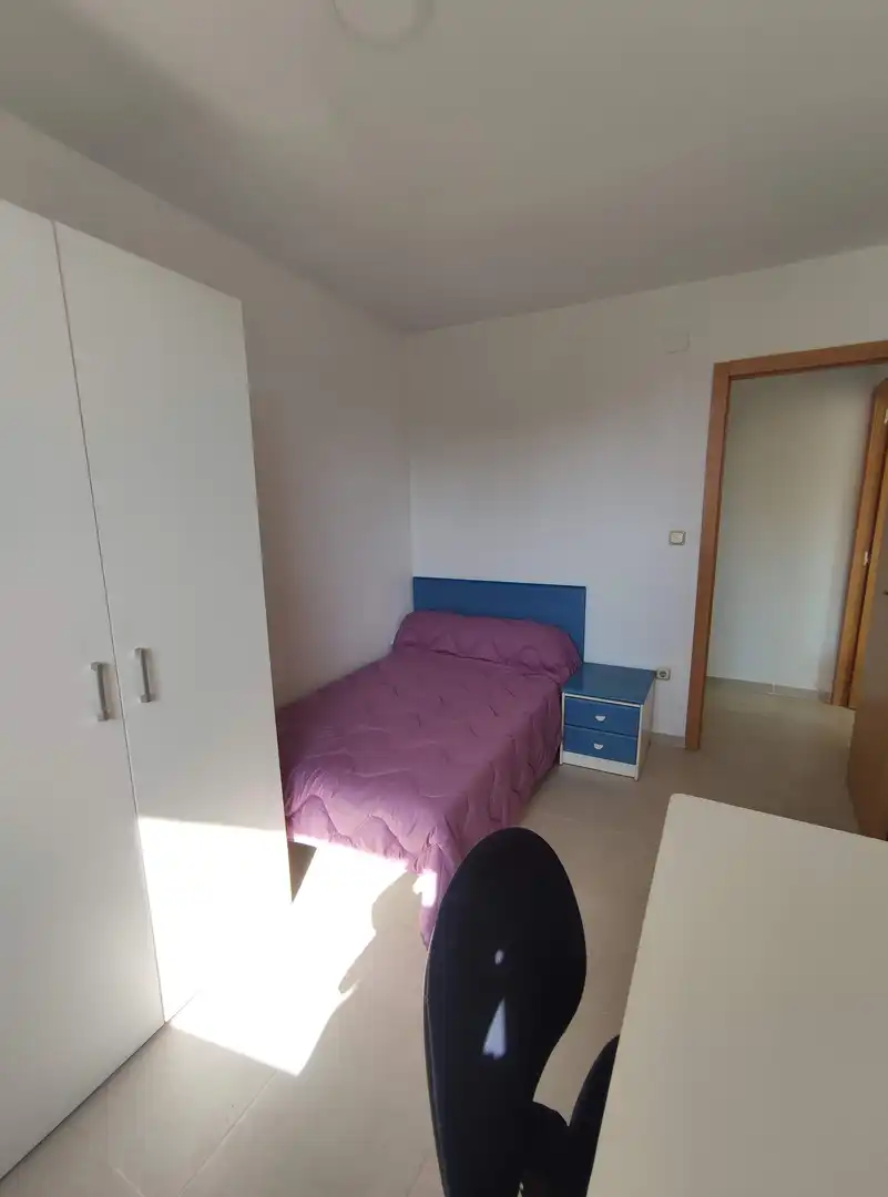 Room in Plaza Crevillente - Antiguos Juzgados - El Asilo