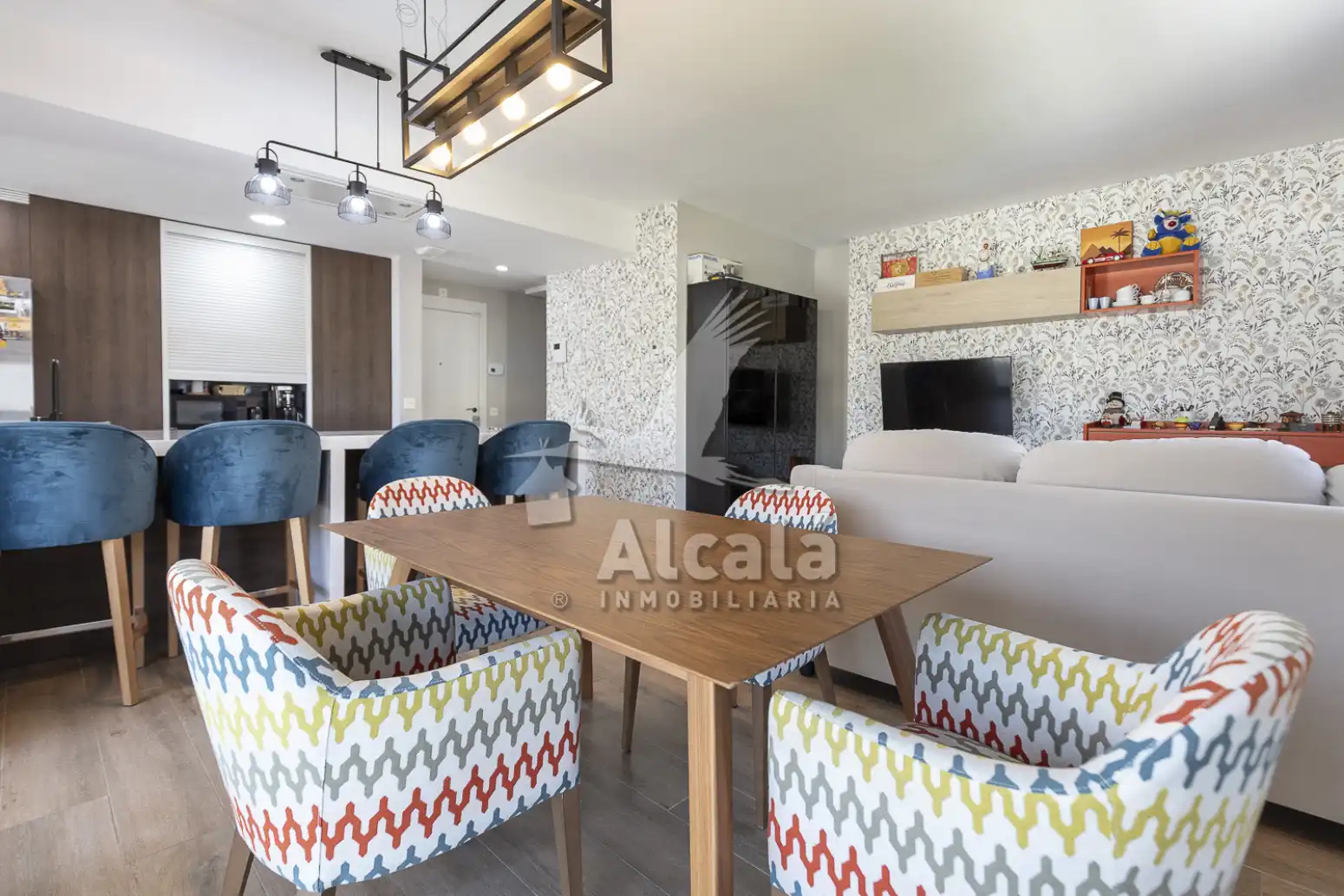 Sala d'estar de Àtic en venda en Rivas-Vaciamadrid amb Aire condicionat, Calefacció i Jardí privat