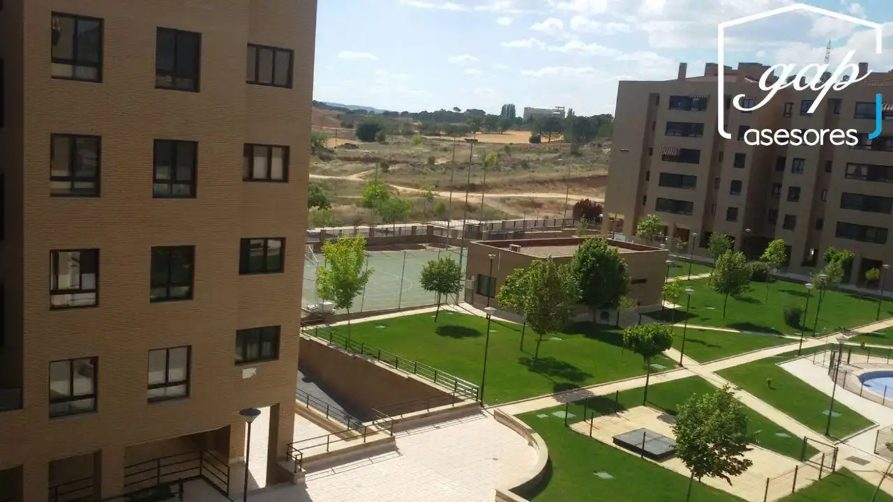 Flat with pool to rent in Alameda