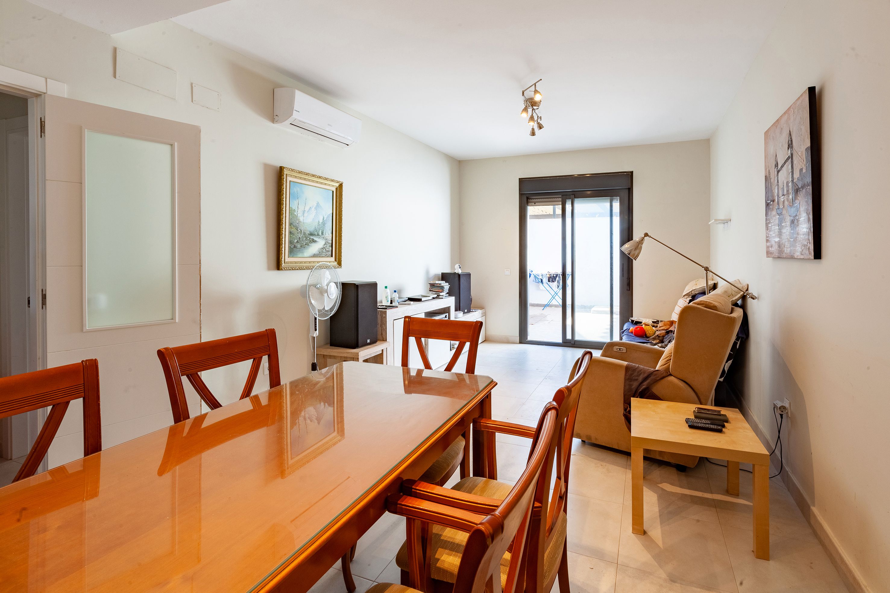 Comedor de Casa adosada en venta en Dos Hermanas con Calefacción y Alarma