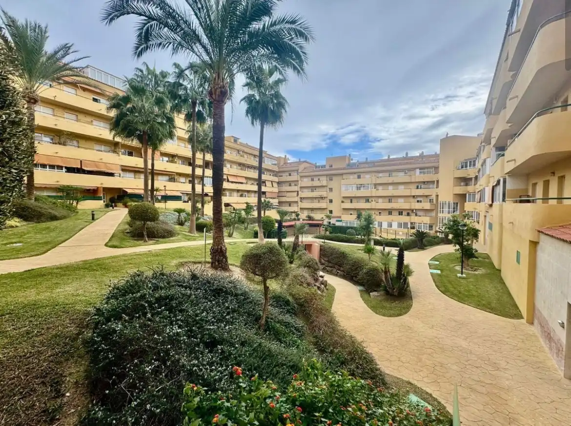 Exterior view of Flat for sale in Fuengirola  with Air Conditioner, Terrace and Furnished