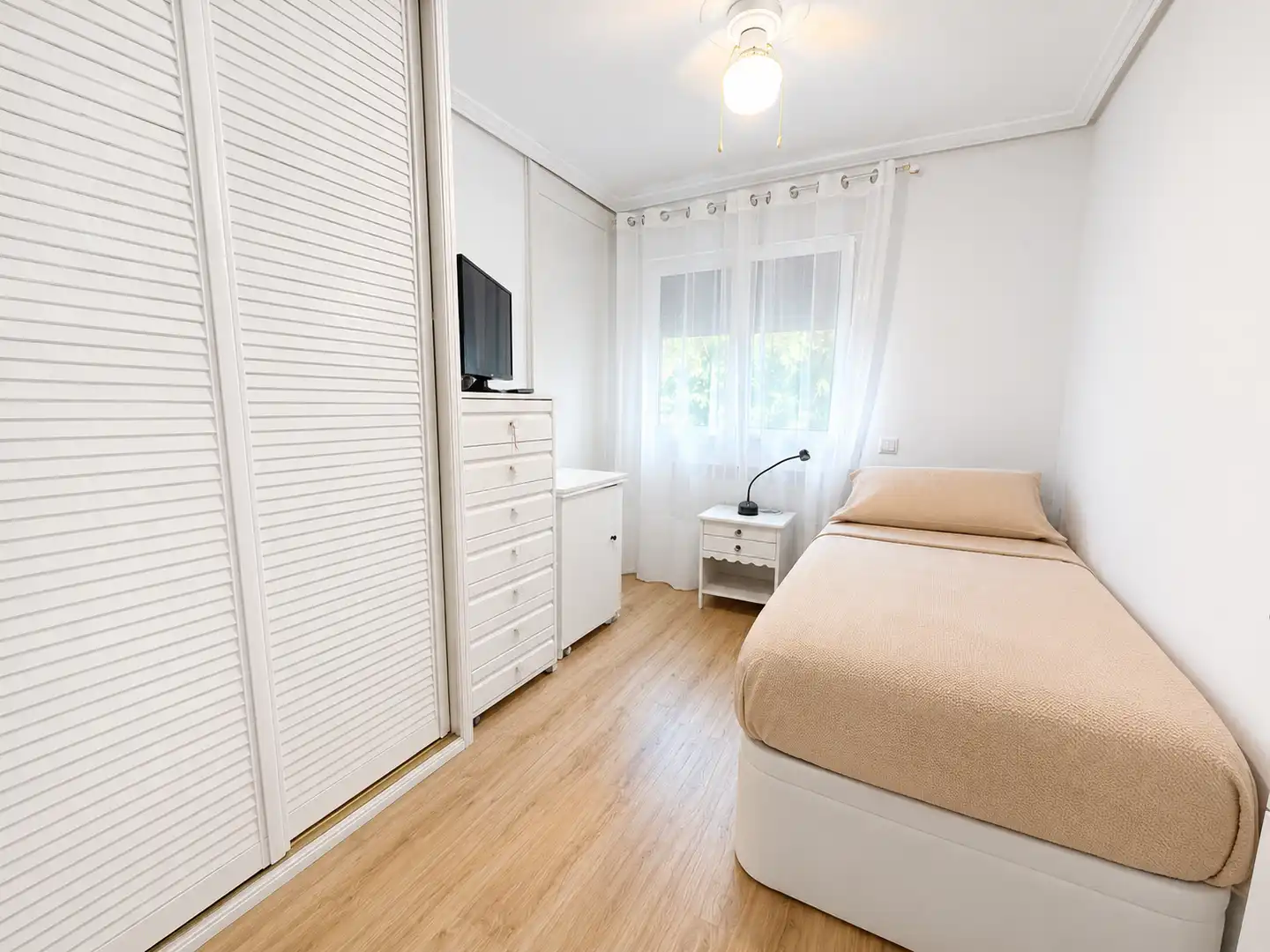 Bedroom of Flat for sale in Getafe  with Air Conditioner, Heating and Storage room