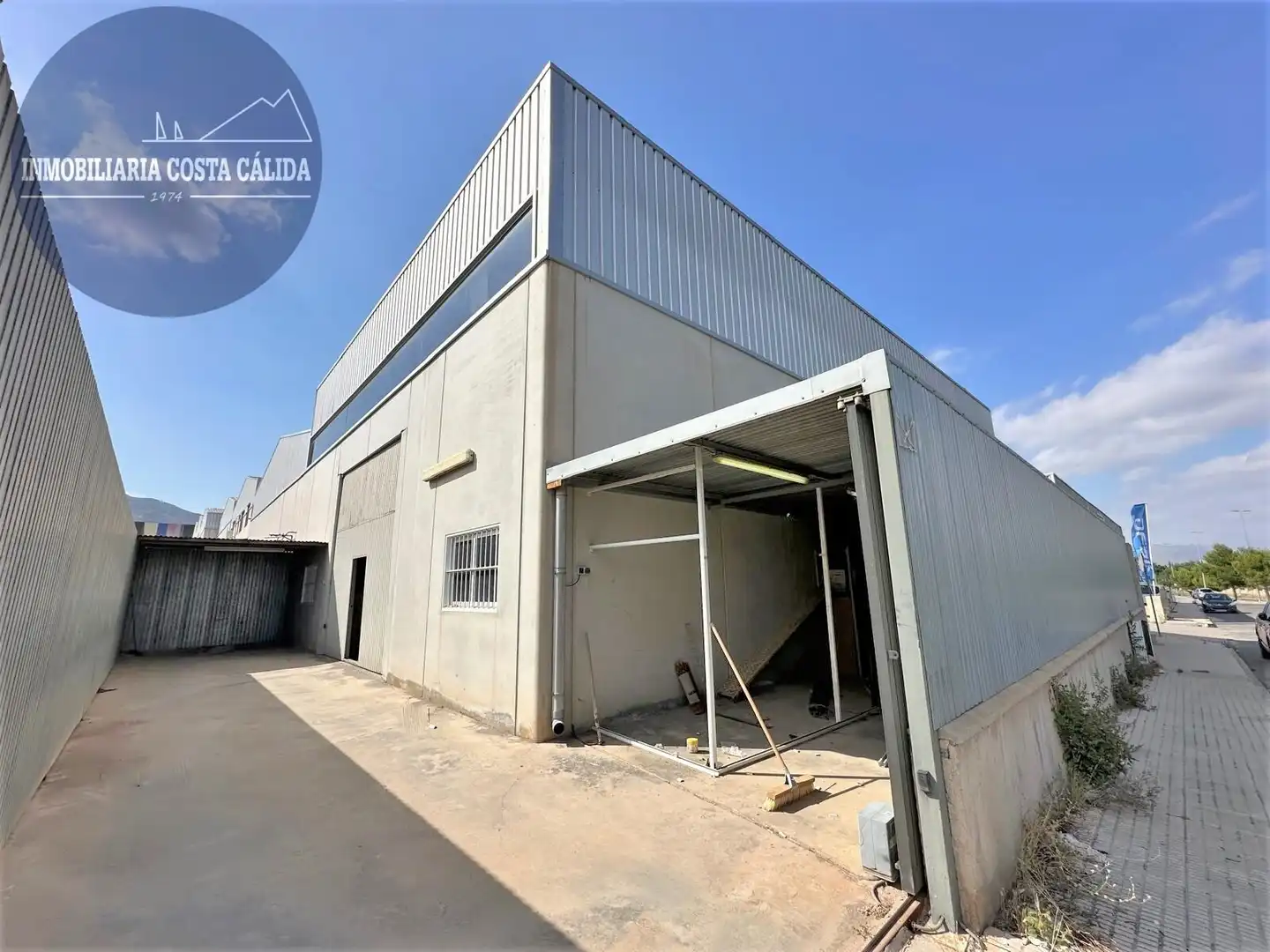 Vista exterior de Nave industrial en venta en Lorca