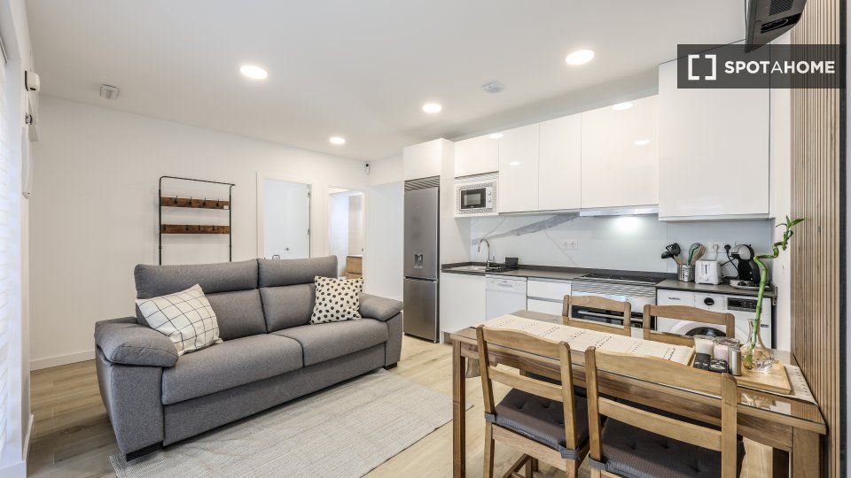 Living room of Flat to rent in  Madrid Capital  with Air Conditioner, Heating and Furnished