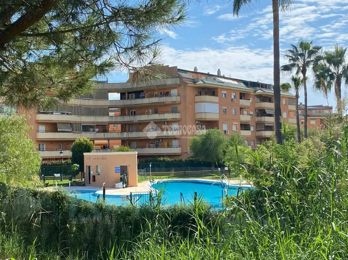 Vista exterior de Pis en venda en Manilva amb Piscina comunitària