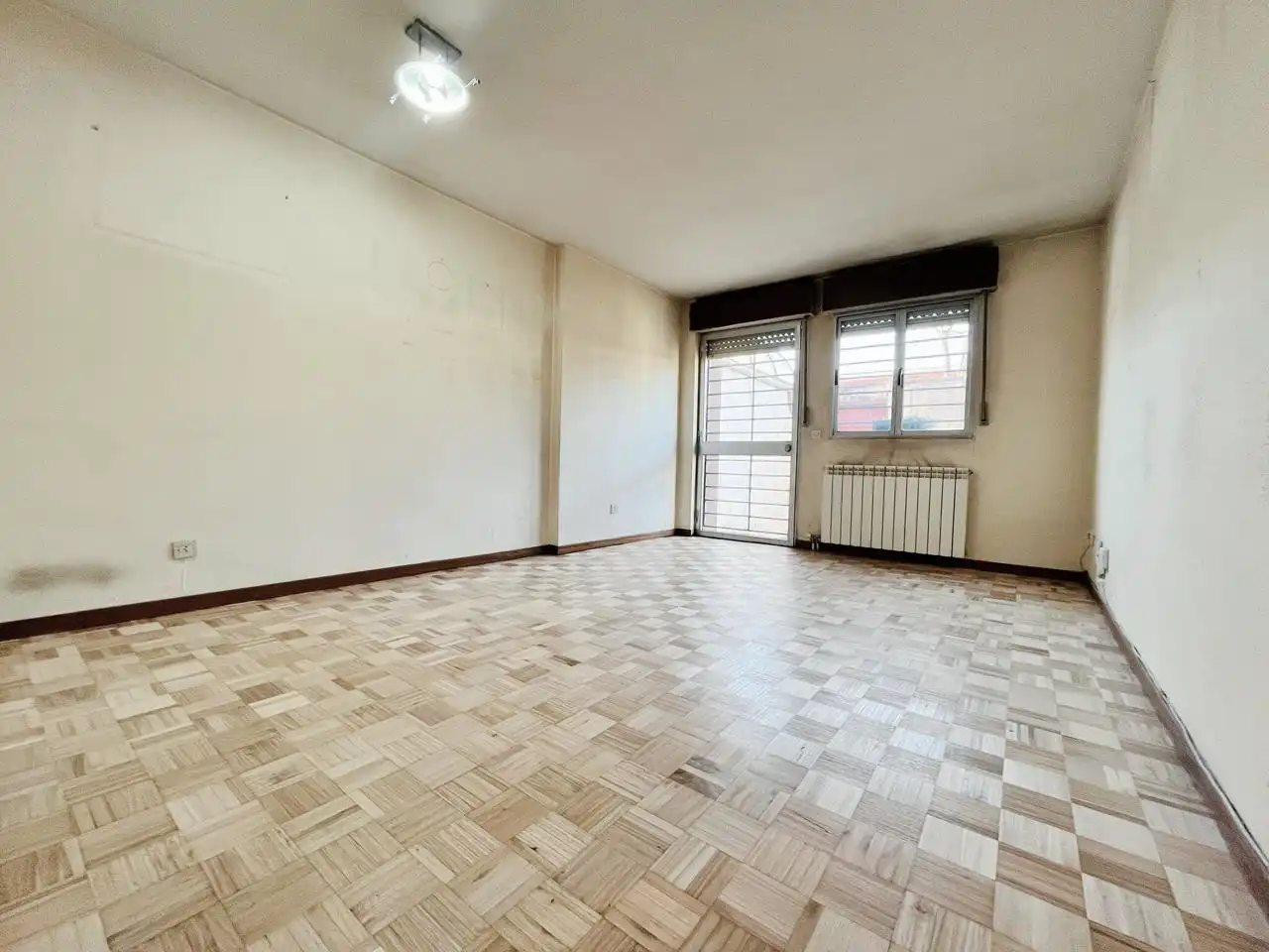 Living room of Ground floor for sale in Madrid  with Heating, Private garden and Terrace