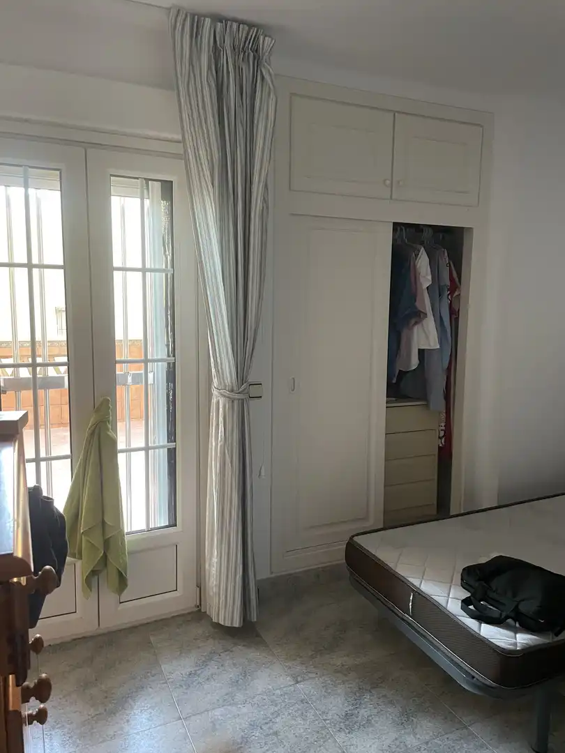 Dormitori de Pis per a compartir en Almería amb Aire condicionat, Terrassa i Piscina