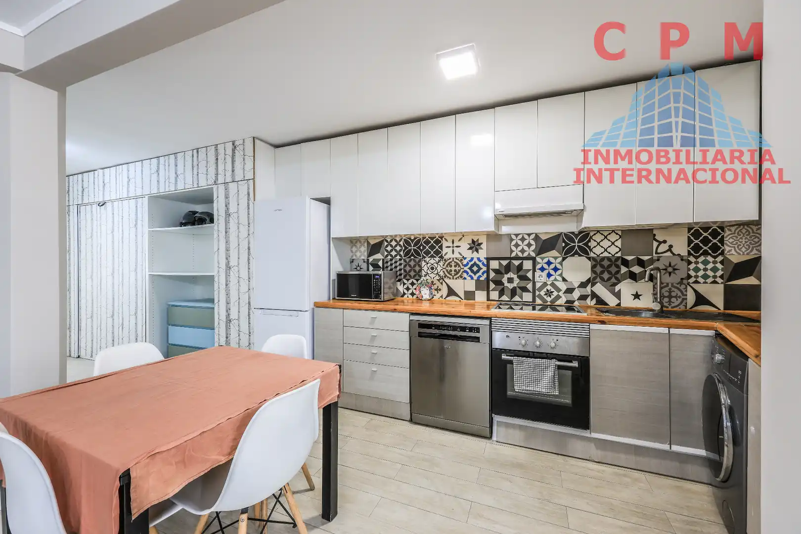 Kitchen of Flat for rent in Madrid  with Air Conditioner, Heating and Parquet flooring