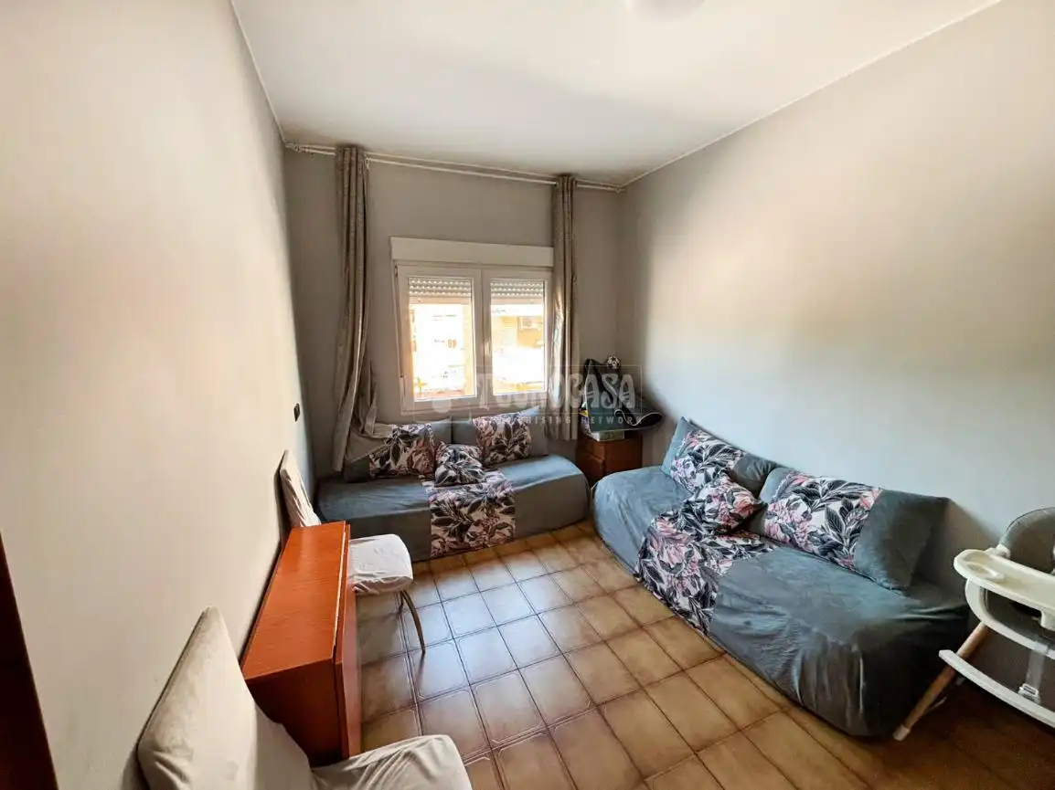 Bedroom of Flat for sale in Zaragoza  with Furnished and Balcony