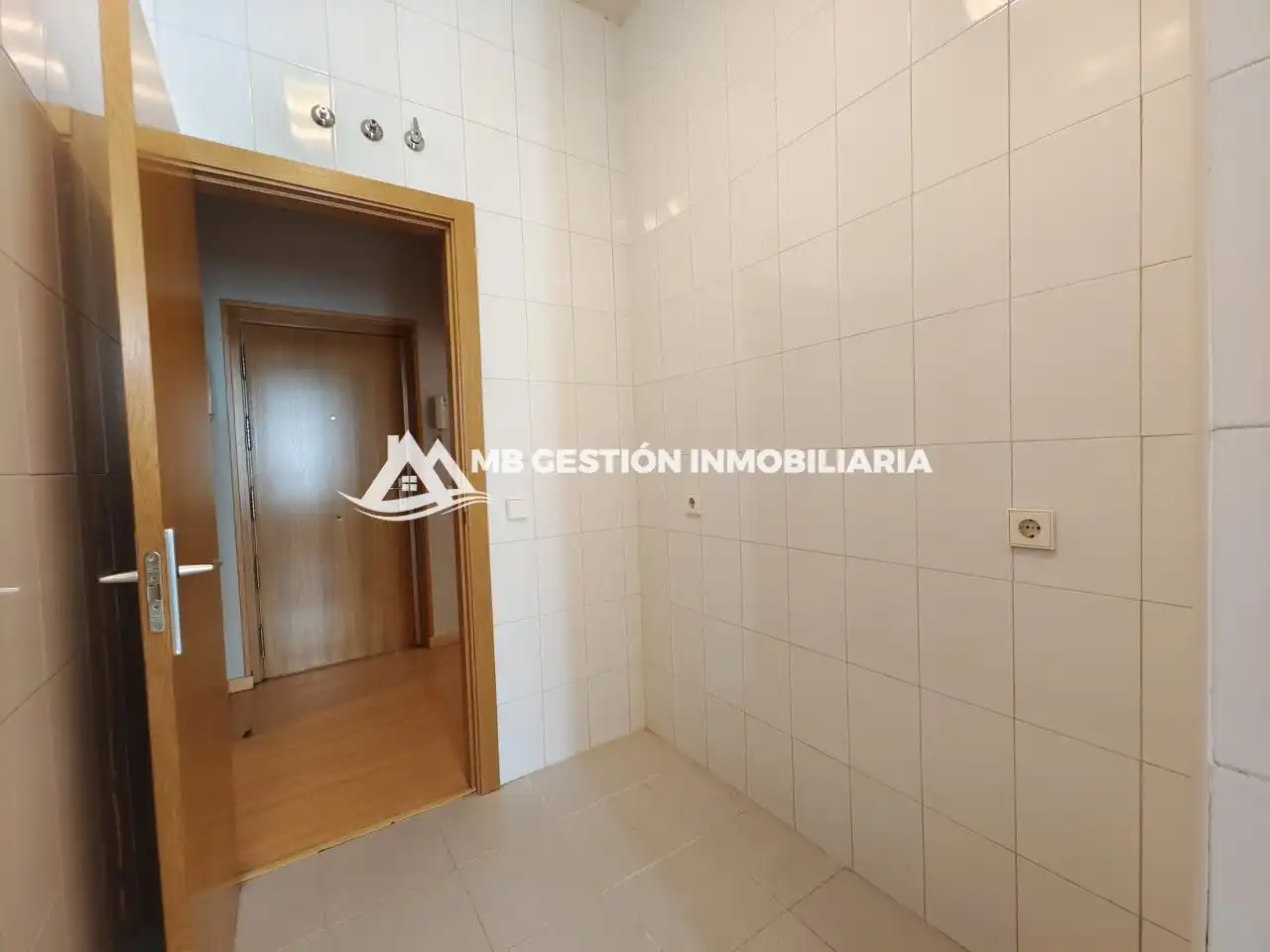 Habitación de Planta baja en venta en Fuenlabrada con Calefacción, Trastero y Piscina