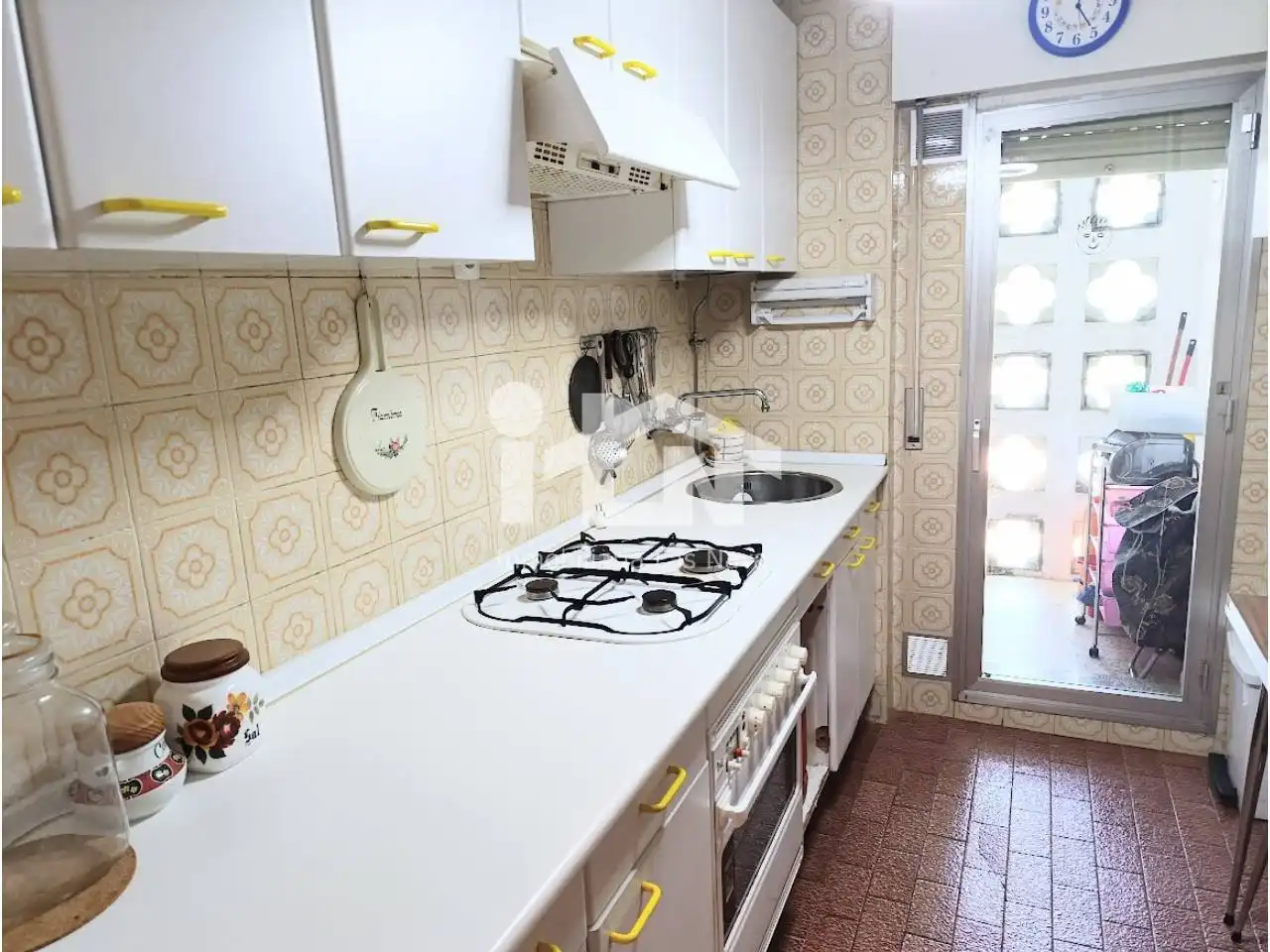 Cuina de Pis en venda en Las Navas del Marqués  amb Parquet, Terrassa i Traster