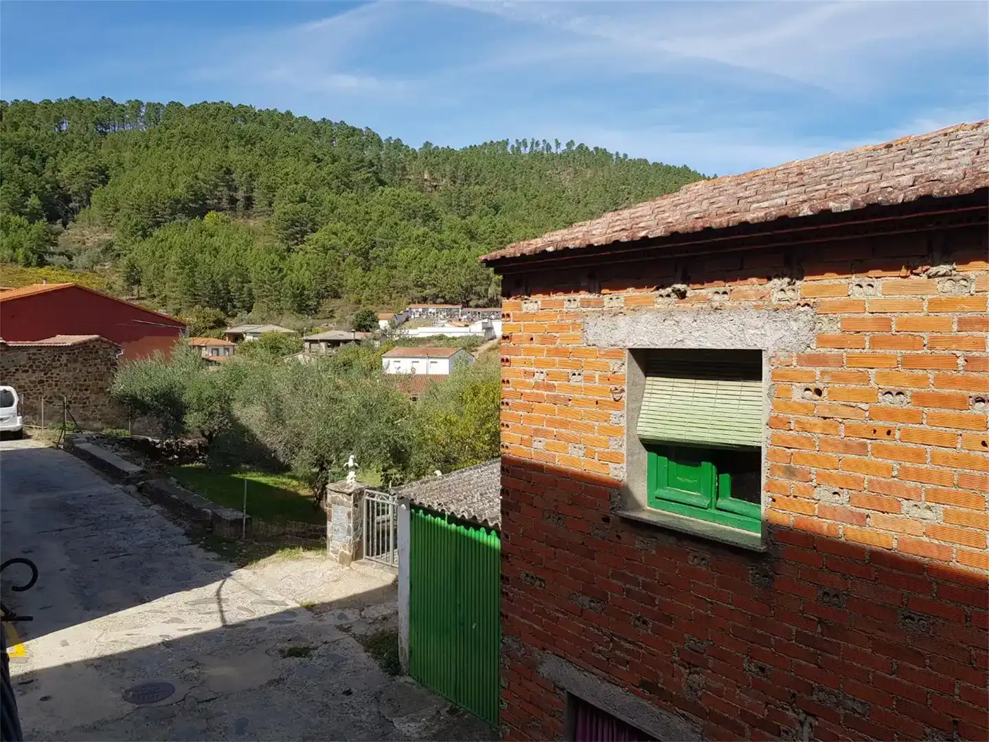 Vista exterior de Local en venda en Nuñomoral, Cáceres