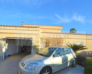 Vista exterior de Casa o xalet en venda en Vinaròs amb Aire condicionat, Terrassa i Piscina