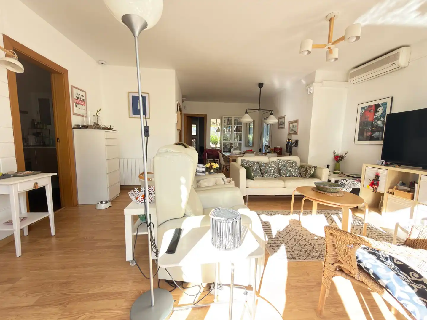 Sala d'estar de Planta baixa en venda en Cubelles amb Aire condicionat, Calefacció i Jardí privat