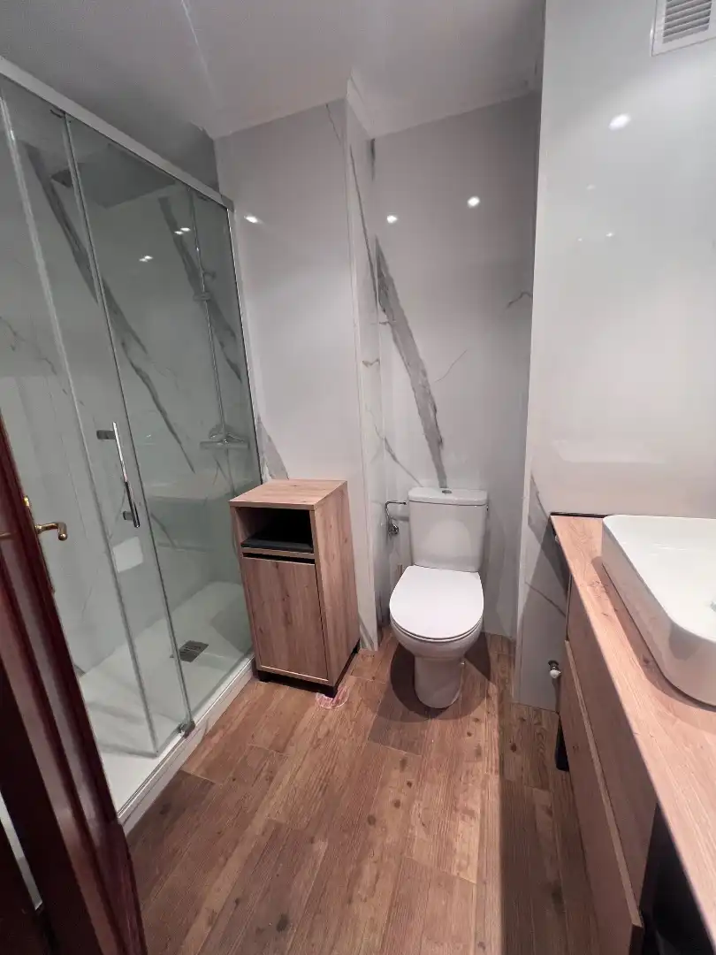 Baño de Piso de alquiler en Siero con Calefacción, Jardín privado y Parquet