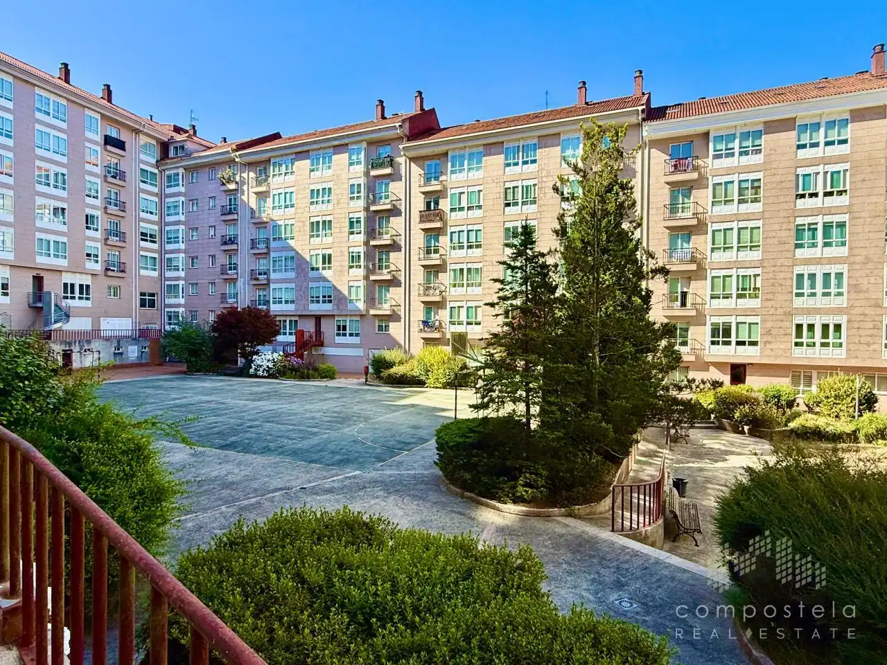Vista exterior de Piso en venta en Ames con Calefacción, Parquet y Terraza