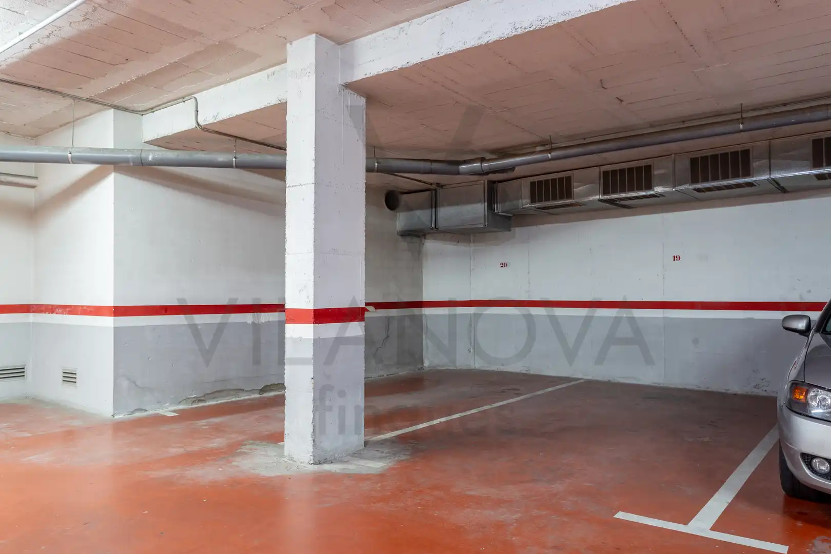 Aparcament de Pis en venda en Reus amb Calefacció, Balcó i Piscina comunitària
