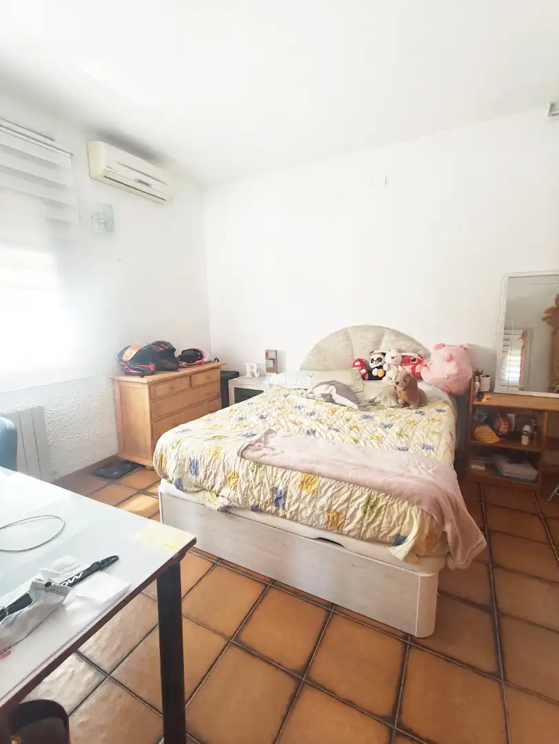 Habitación de Casa o chalet en venta en Sant Esteve Sesrovires con Aire acondicionado, Calefacción y Jardín privado