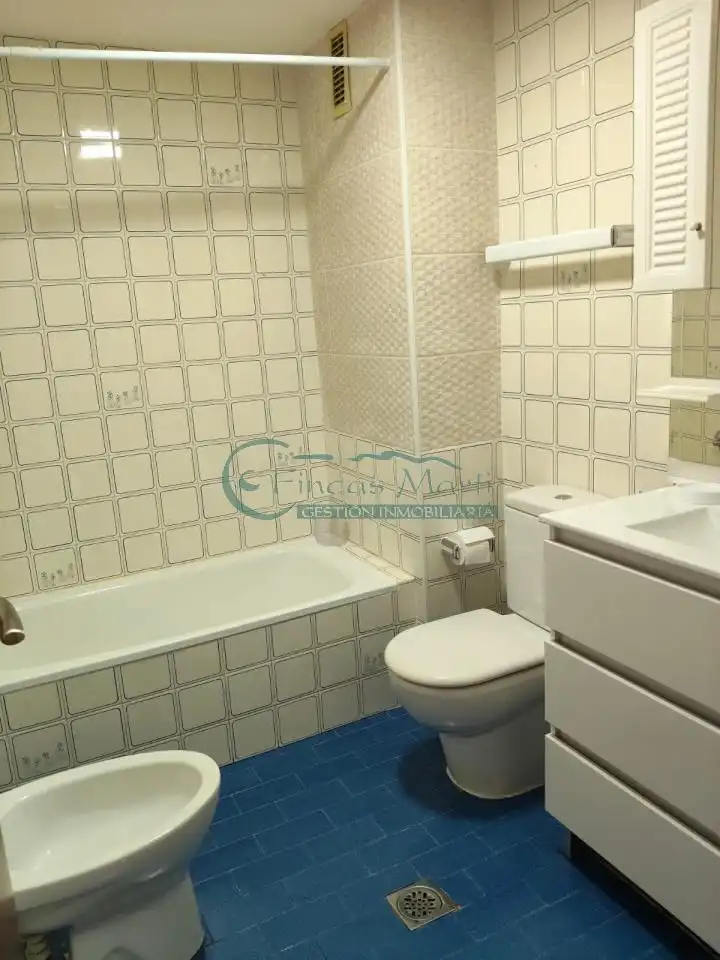 Bathroom of Flat for rent in Vigo   with Heating, Parquet flooring and Terrace