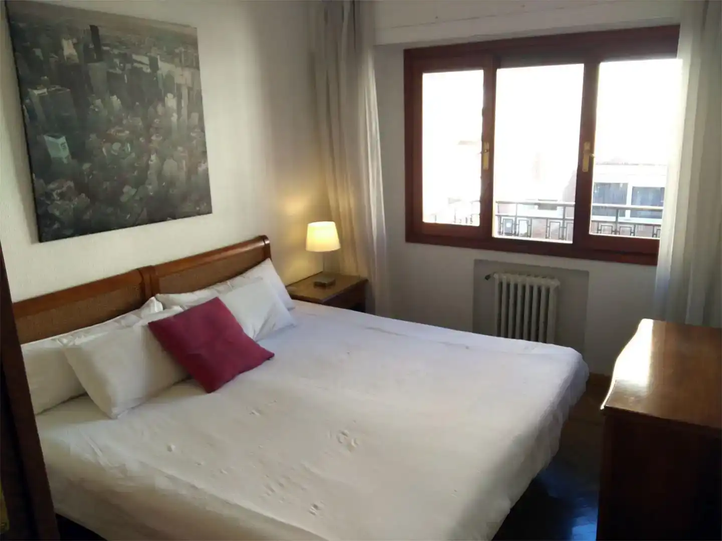 Schlafzimmer von Wohnung zur Miete in  Madrid Capital mit Klimaanlage und Balkon