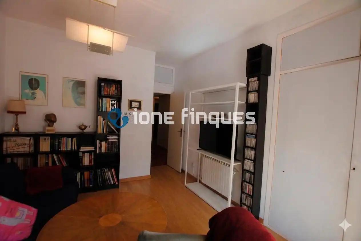 Wohnzimmer von Wohnung zum Verkauf in Barcelona mit Heizung, Privatgarten und Abstellraum