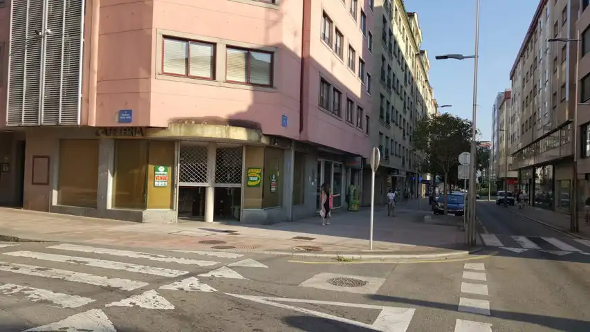 Vista exterior de Local en venda en Pontevedra Capital  amb Moblat