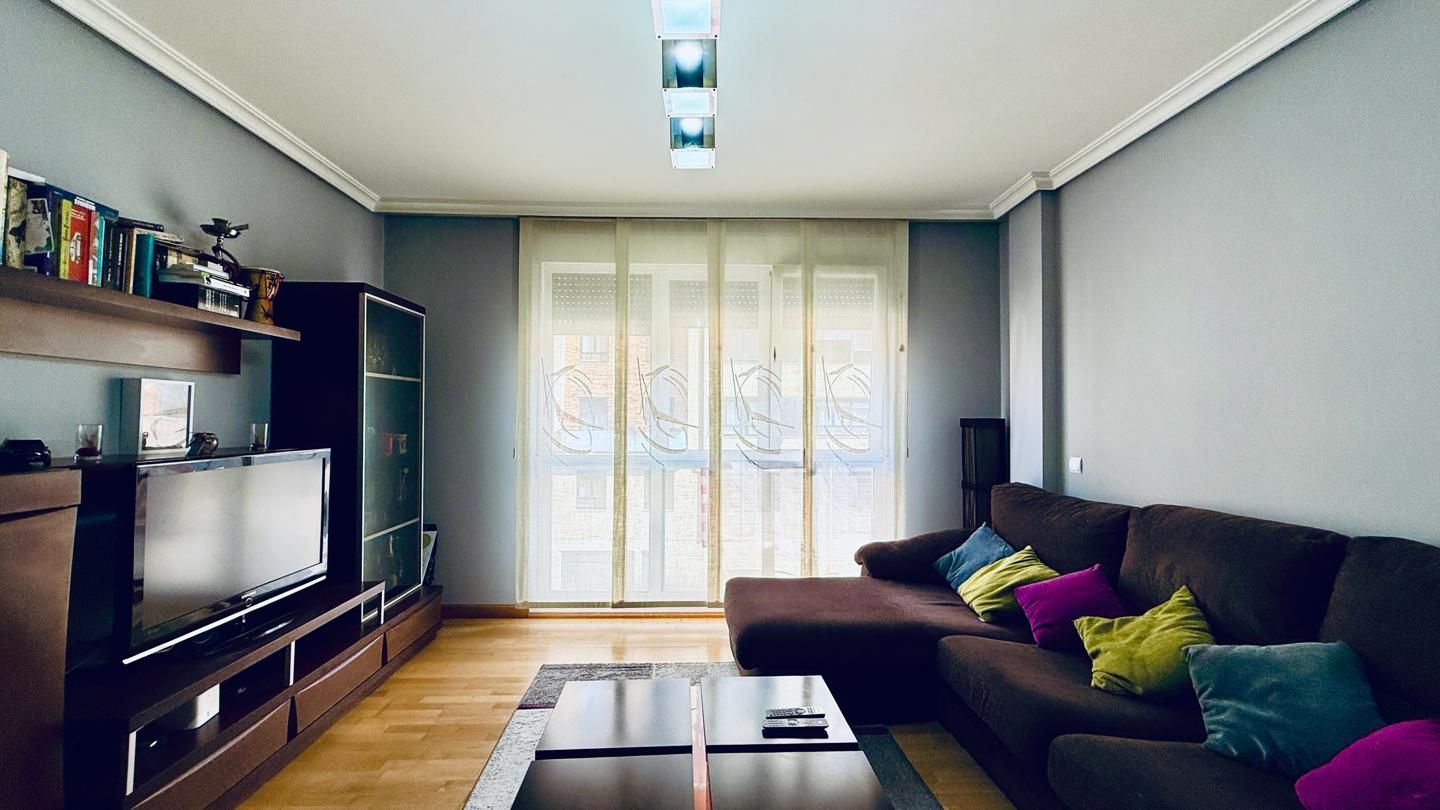 Sala d'estar de Pis en venda en Ermua