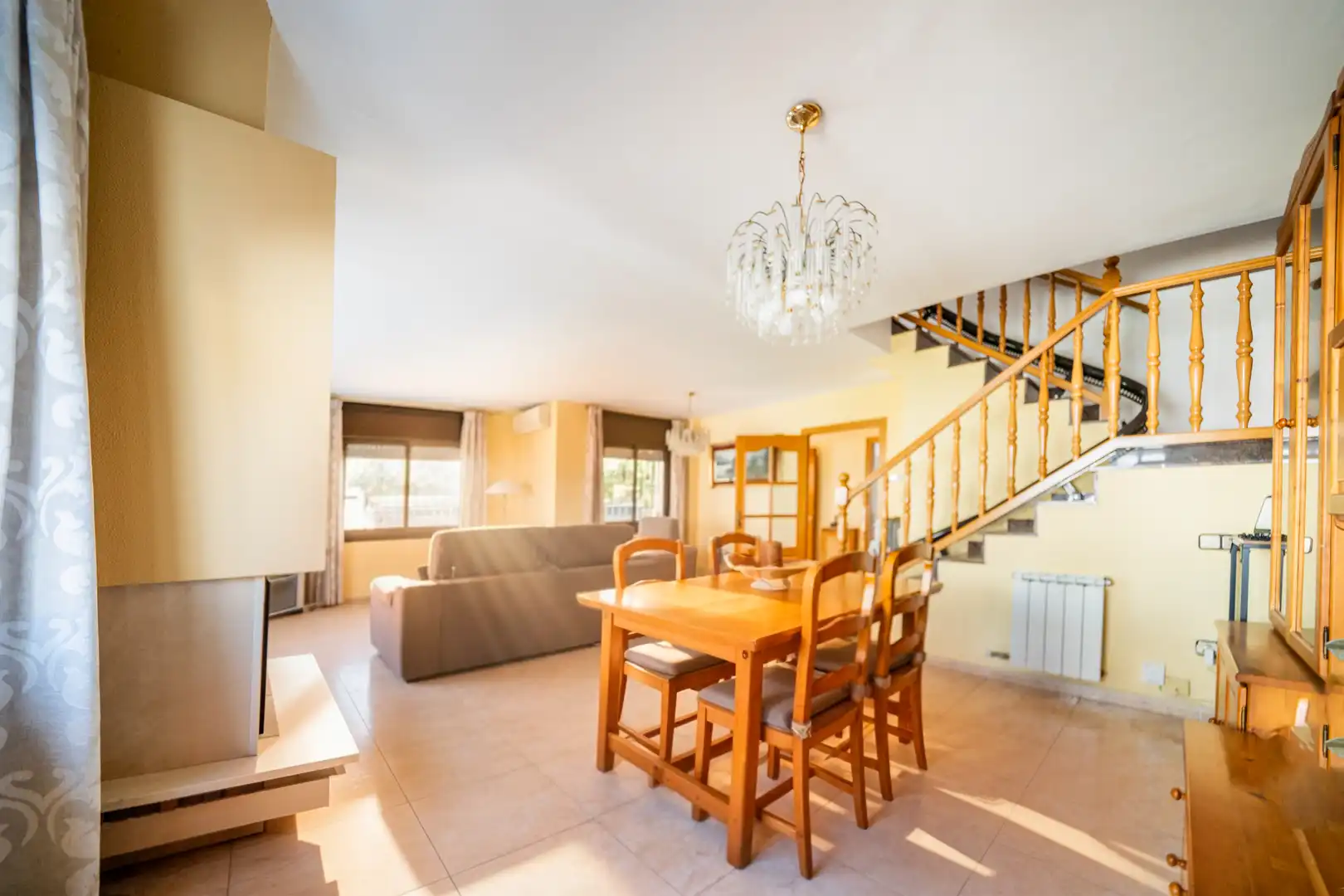 Vista exterior de Casa o chalet en venta en Santa Perpètua de Mogoda con Calefacción, Terraza y Trastero