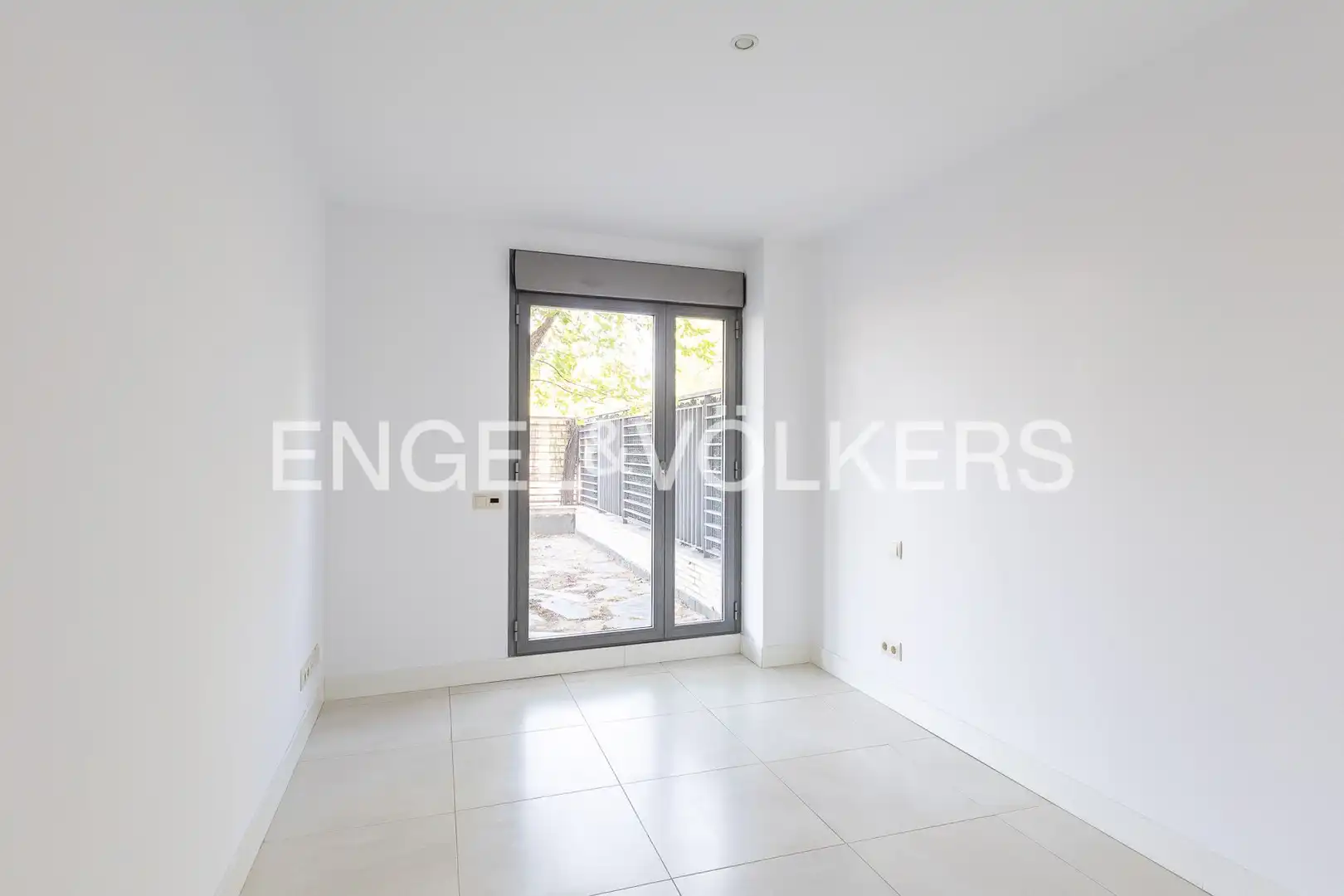 Terraza de Piso en venta en Madrid con Aire acondicionado, Calefacción y Jardín privado
