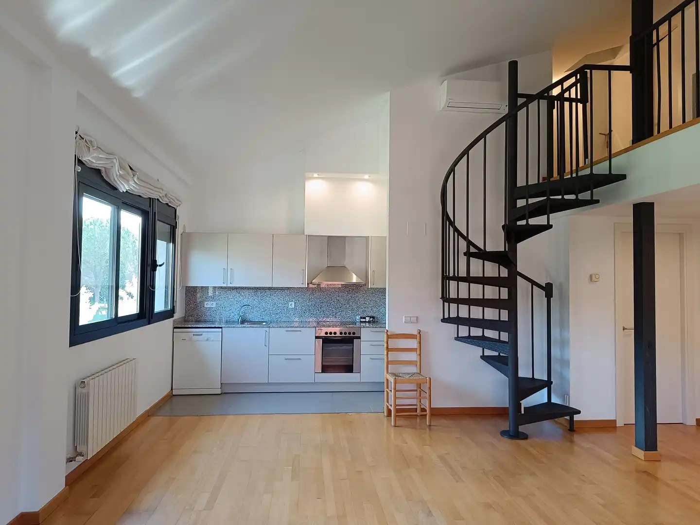 Cocina de Dúplex de alquiler en Girona Capital con Aire acondicionado, Calefacción y Parquet