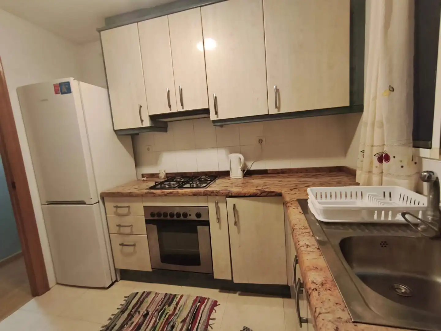 Küche von Wohnung zum Verkauf in Burjassot mit Parkett, Ofen und Waschmaschine