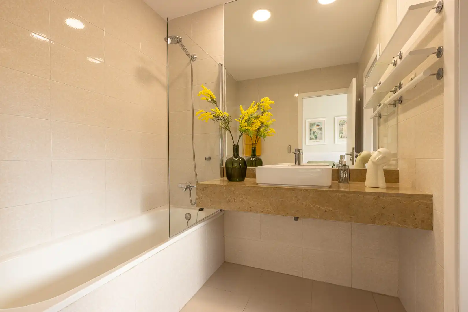 Badezimmer von Wohnung zum Verkauf in Badalona mit Klimaanlage, Heizung und Privatgarten