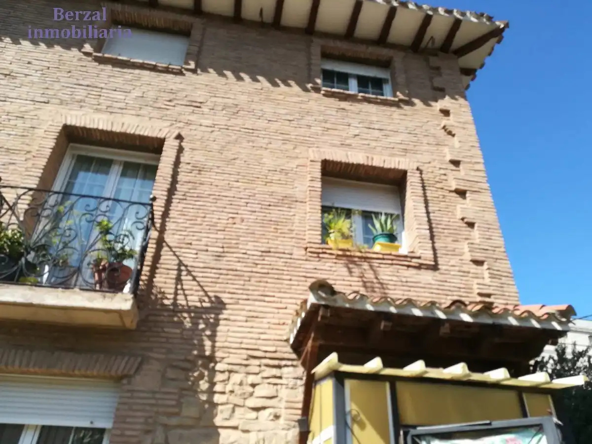 Vista exterior de Finca rústica en venda en  Logroño amb Jardí privat, Traster i Balcó