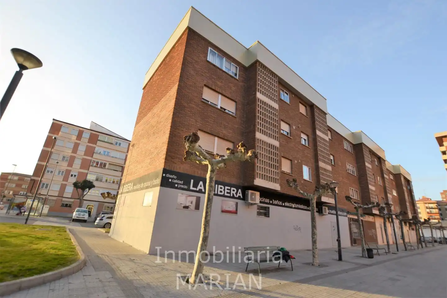 Vista exterior de Local en traspas en Aranda de Duero