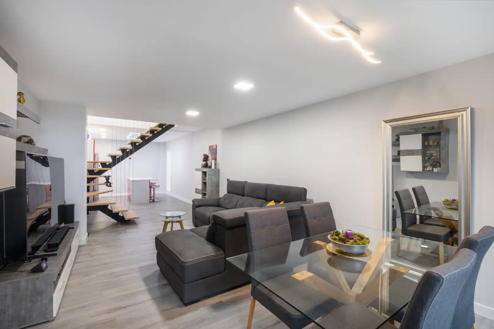 Sala d'estar de Casa adosada en venda en Las Palmas de Gran Canaria amb Terrassa, Traster i Moblat