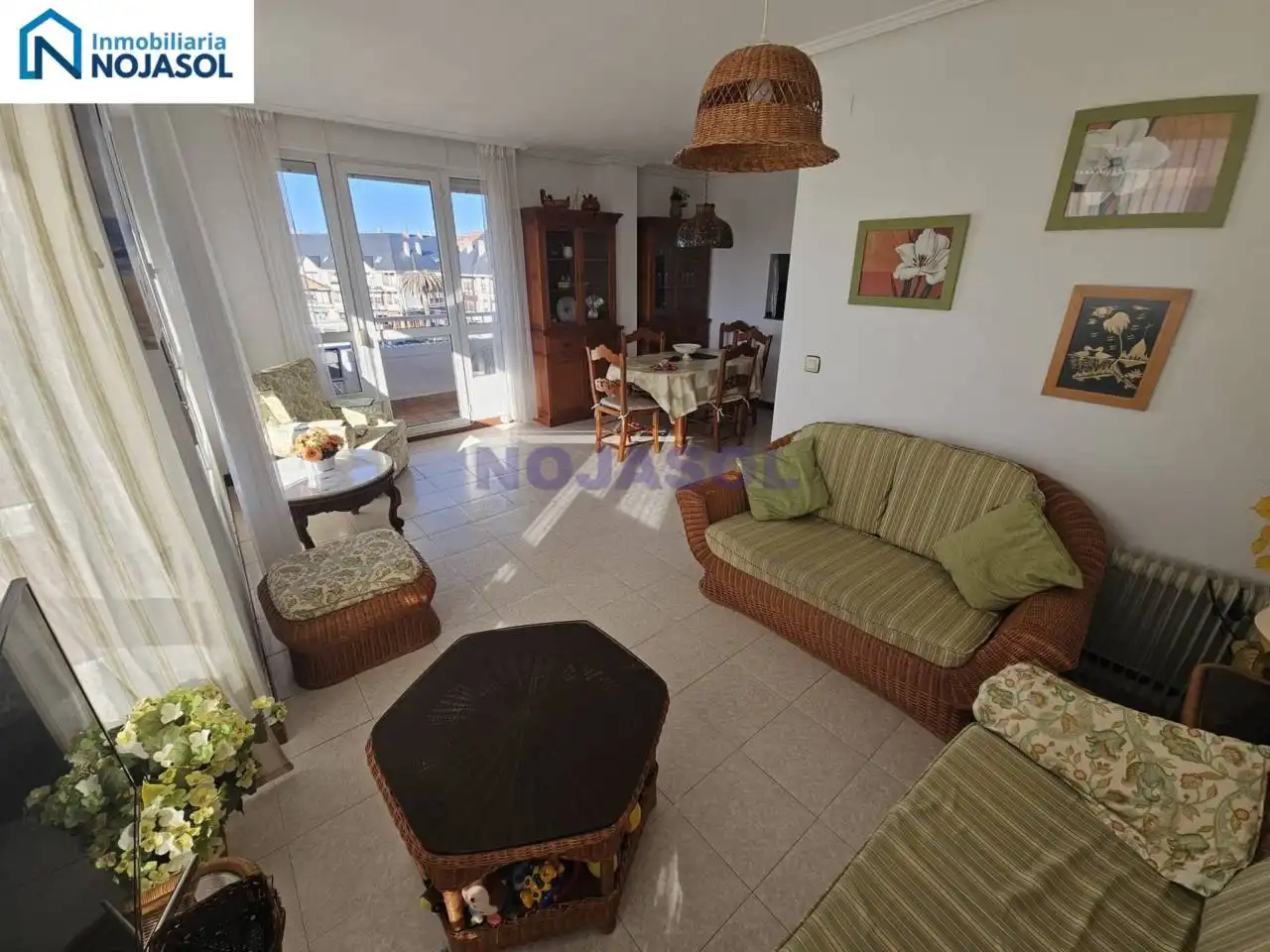 Sala d'estar de Apartament en venda en Noja amb Calefacció, Terrassa i Moblat