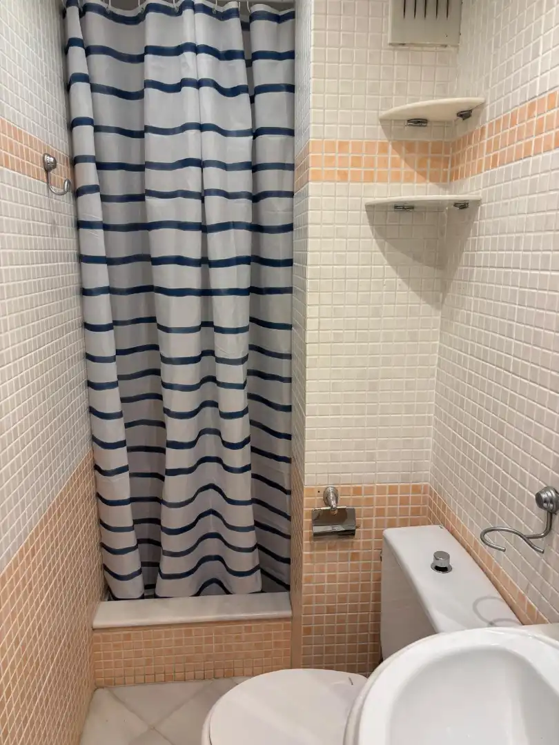 Badezimmer von Wohnung zur Miete in Valencia mit Klimaanlage, Heizung und Möbliert