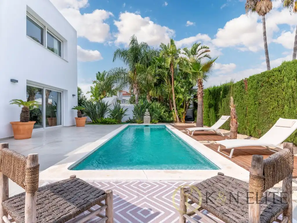 Vista exterior de Casa o xalet de lloguer en Dénia amb Aire condicionat, Jardí privat i Terrassa