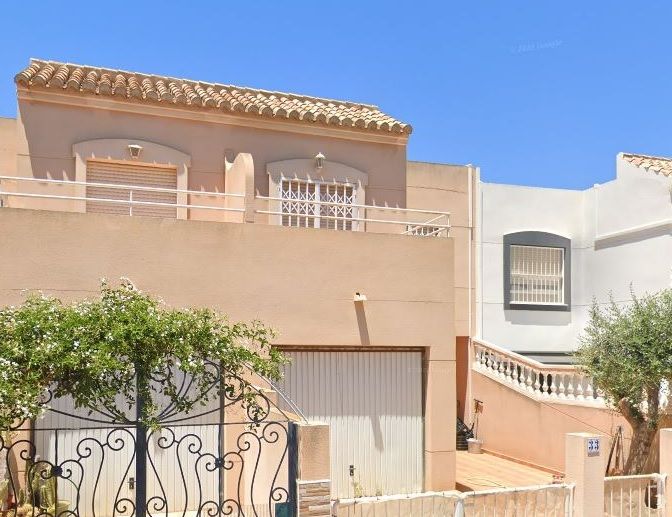 Vista exterior de Casa adosada en venda en Huércal de Almería