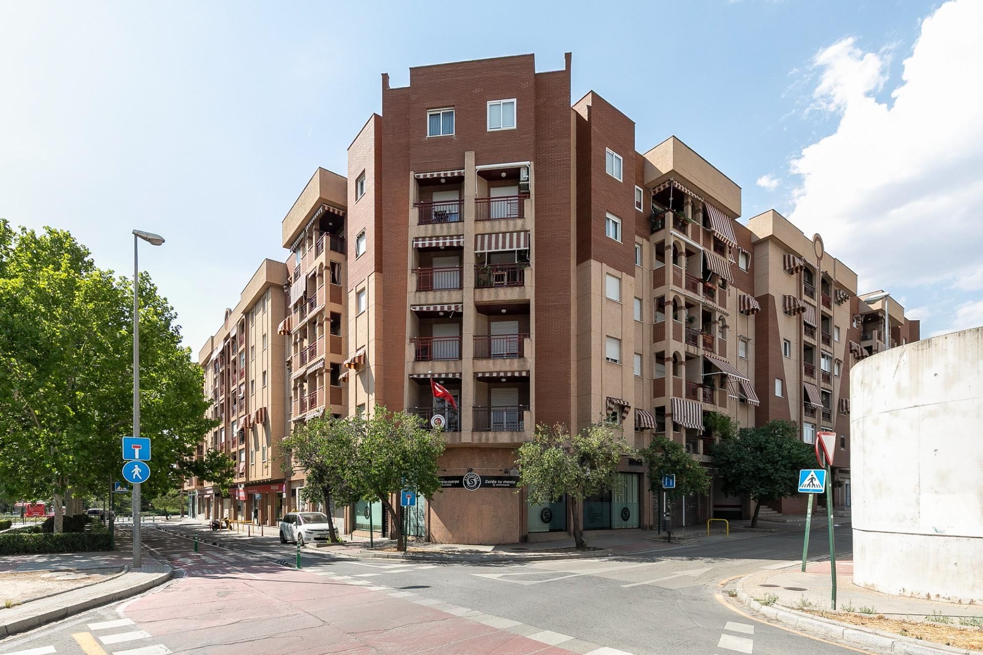 Exterior view of Flat for sale in  Granada Capital  with Air Conditioner, Heating and Private garden