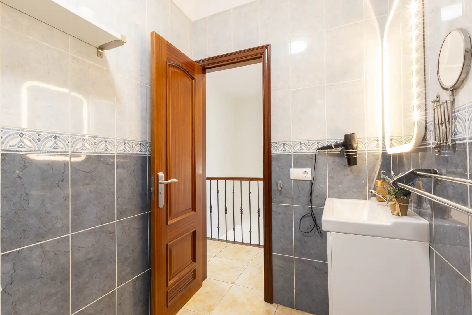 Badezimmer von Einfamilien-Reihenhaus zum Verkauf in Puerto de la Cruz mit Klimaanlage, Heizung und Privatgarten