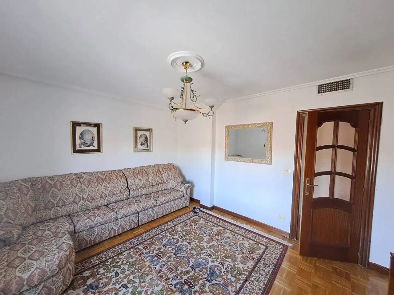 Sala d'estar de Pis en venda en Burgos amb Calefacció, Jardí privat i Parquet