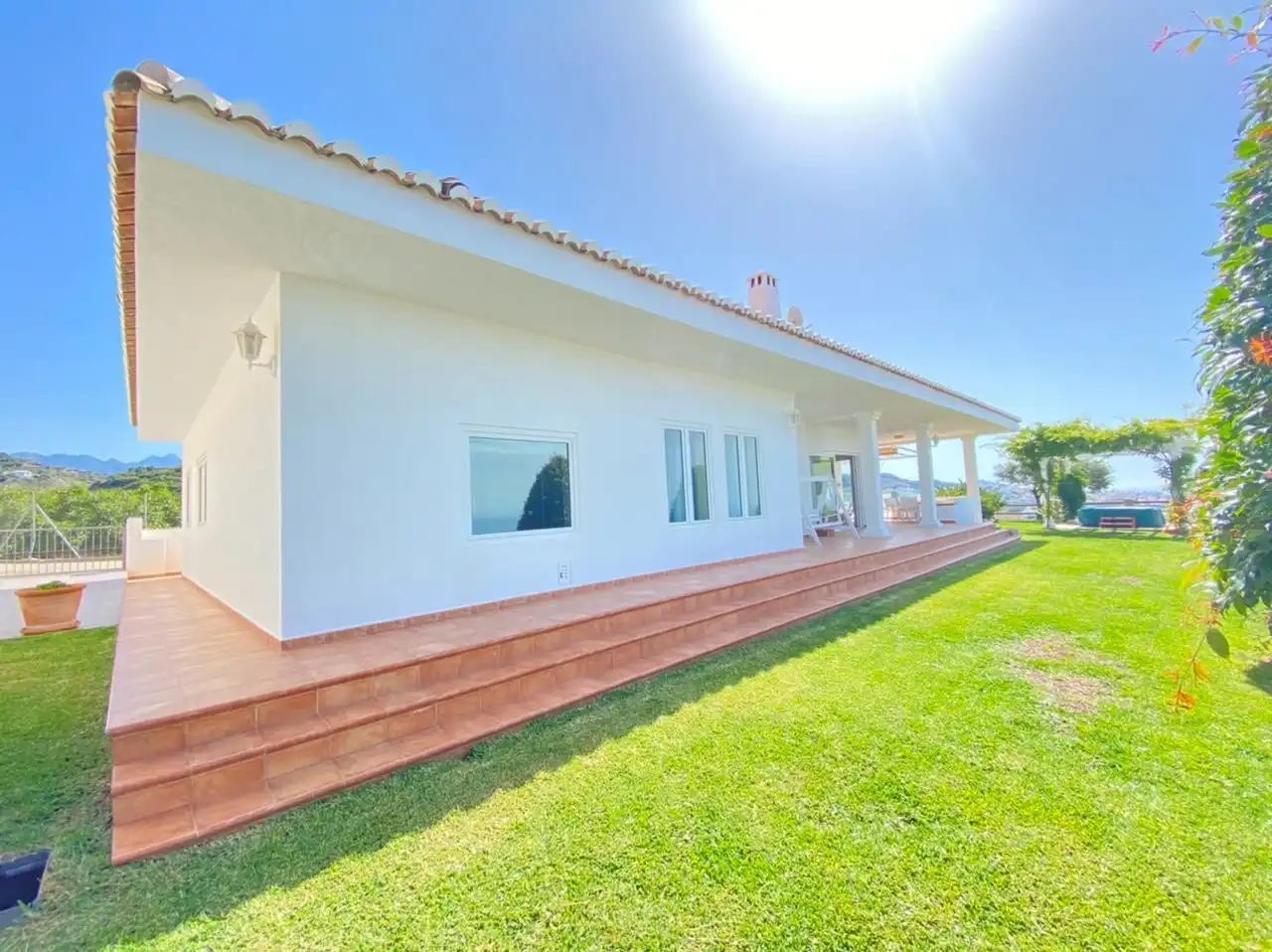 Vista exterior de Casa o chalet en venta en Torrox con Aire acondicionado, Calefacción y Jardín privado