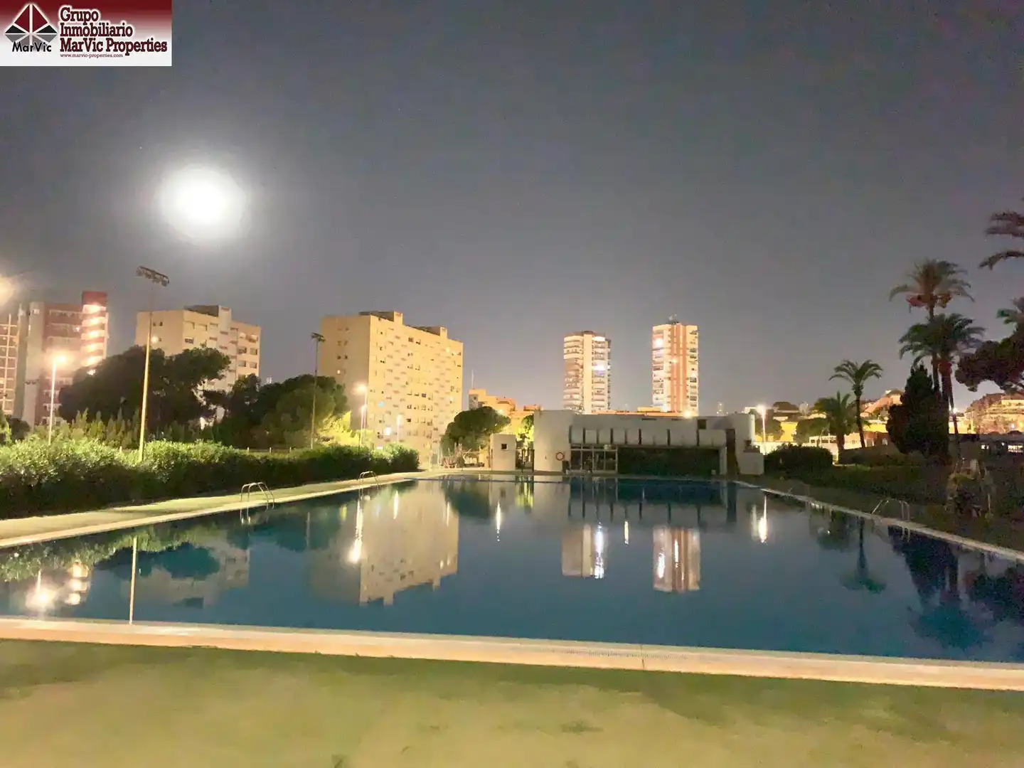 Piscina de Estudi en venda en Benidorm amb Jardí privat, Moblat i Piscina comunitària
