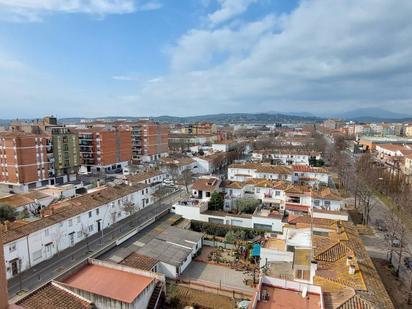 Vista exterior de Pis en venda en Salt amb Balcó