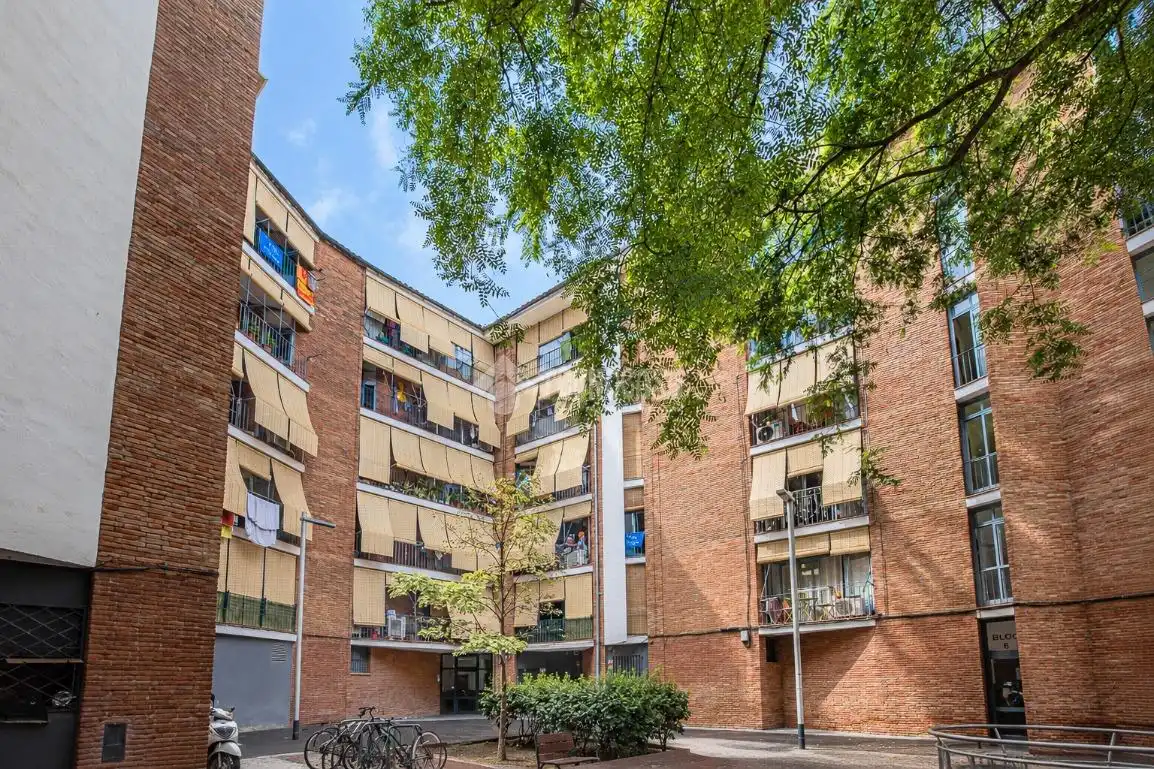 Außenansicht von Wohnung zum Verkauf in Barcelona mit Balkon