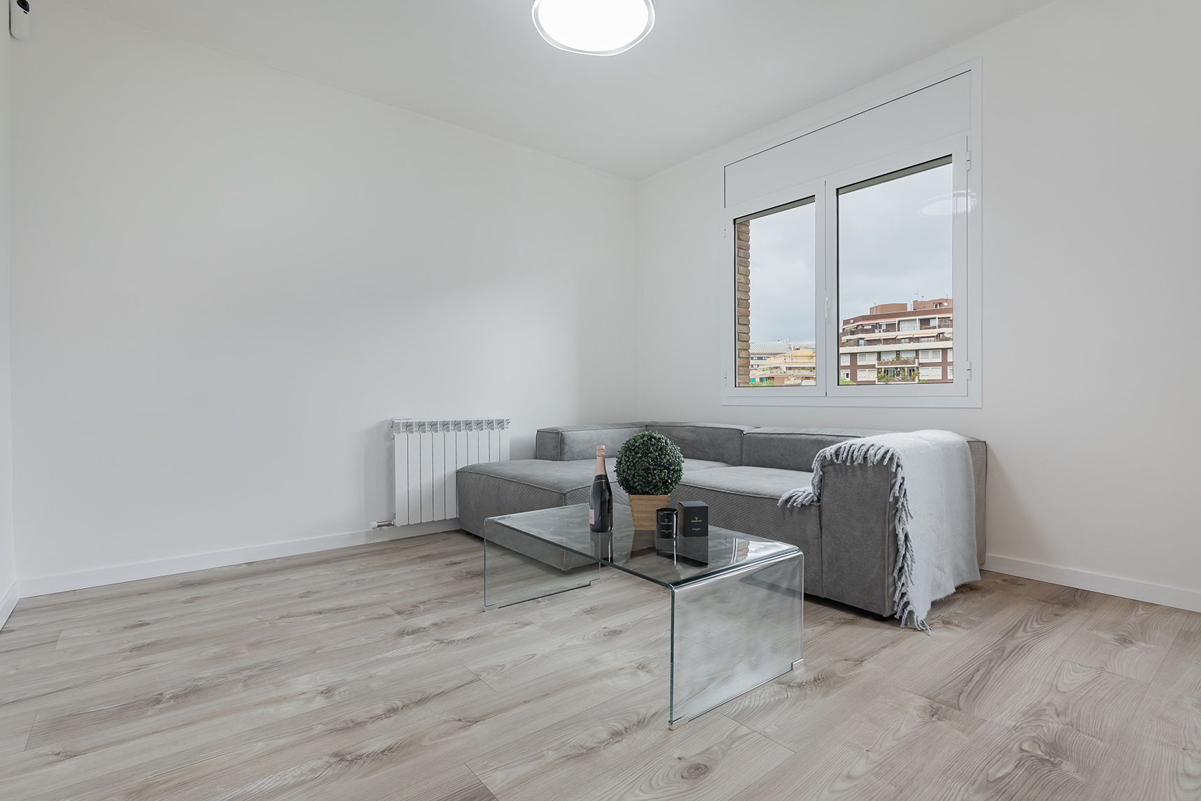 Sala de estar de Piso en venta en  Barcelona Capital con Aire acondicionado, Parquet y Amueblado
